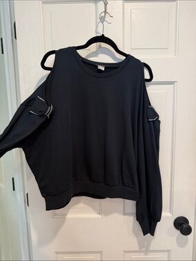 Venus Cold-Shoulder Black Women's Sweatshirt with bows